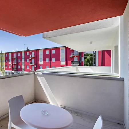 Διαμέρισμα Planet 203 *