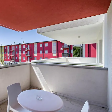 Planet 203 Apartment *