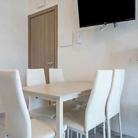 Apartment Planet 203