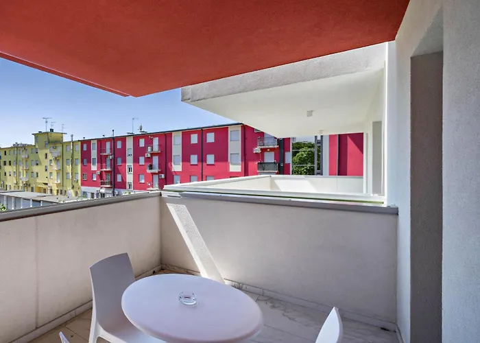 Apartment Planet 203 *